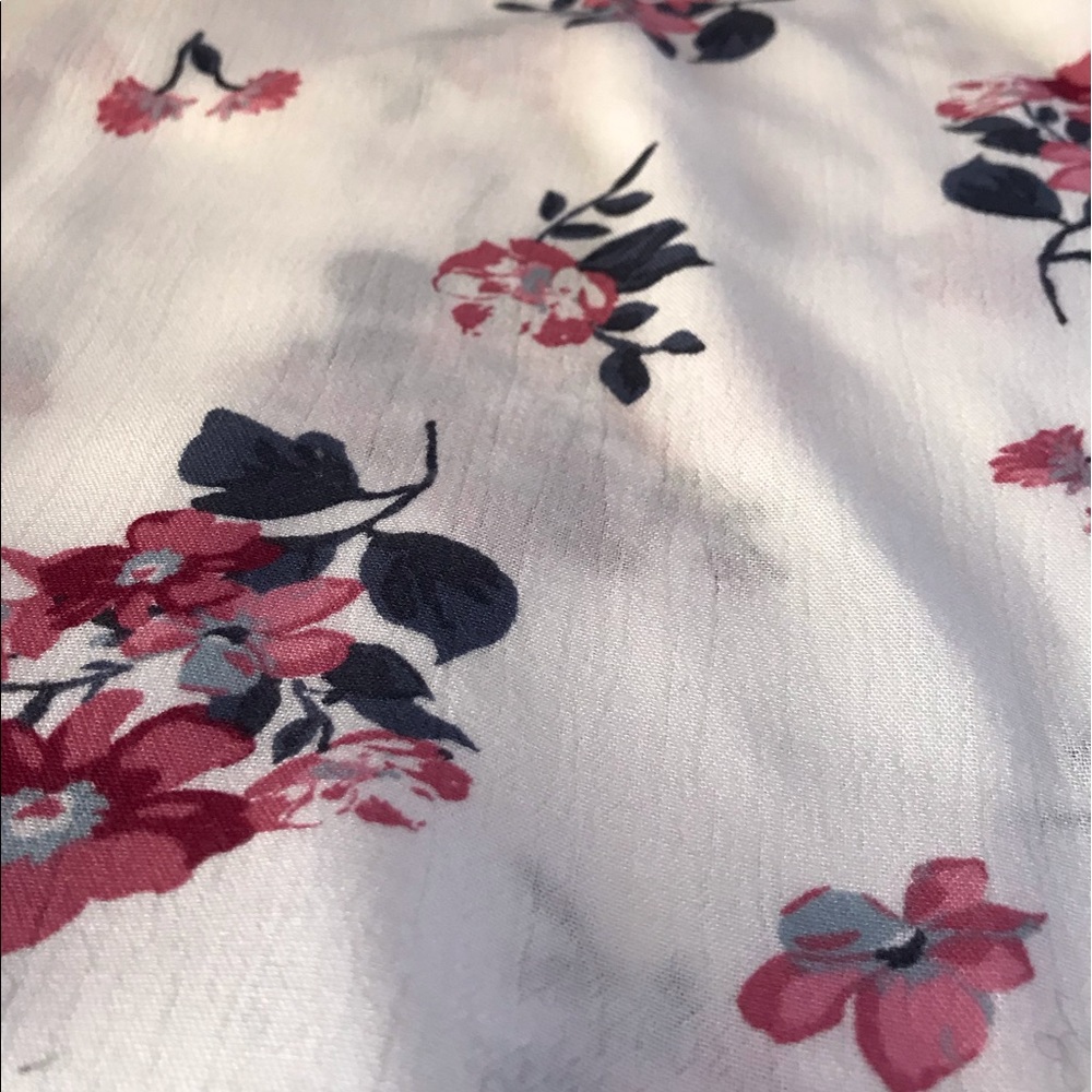 White blouse - Picture 4 of 4